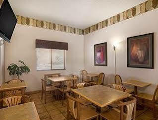 Super 8 By Wyndham Collinsville St. Louis Exterior foto